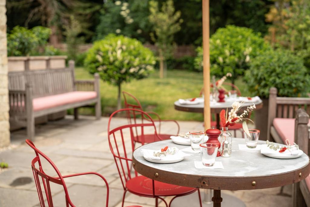 The Double Red Duke Cotswolds Wellness Hotel Clanfield Garden