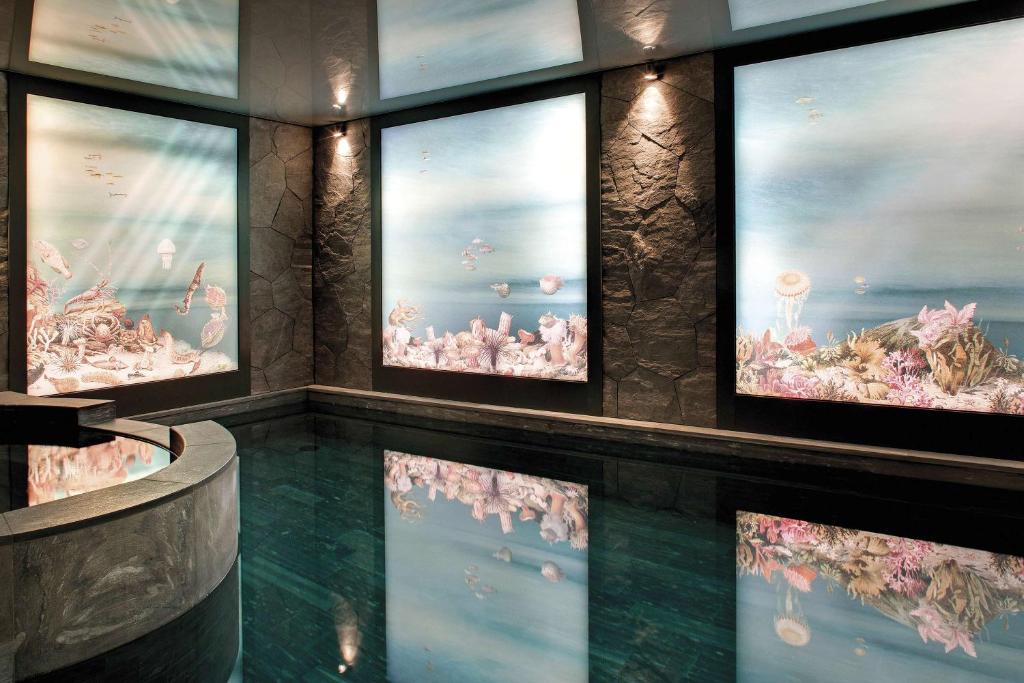 La Demeure Montaigne Wellness Hotel France Pool