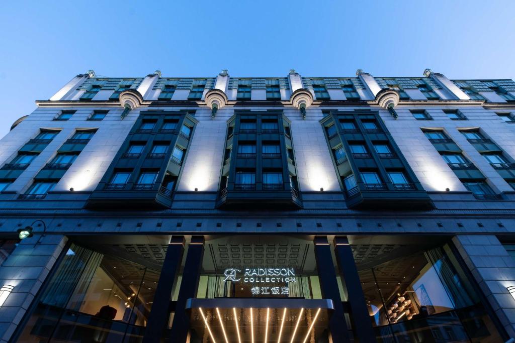 radisson-collection-grand-place-brussels-wellness-hotels-belgium-2 Radisson Collection Grand Place Brussels Wellness Building