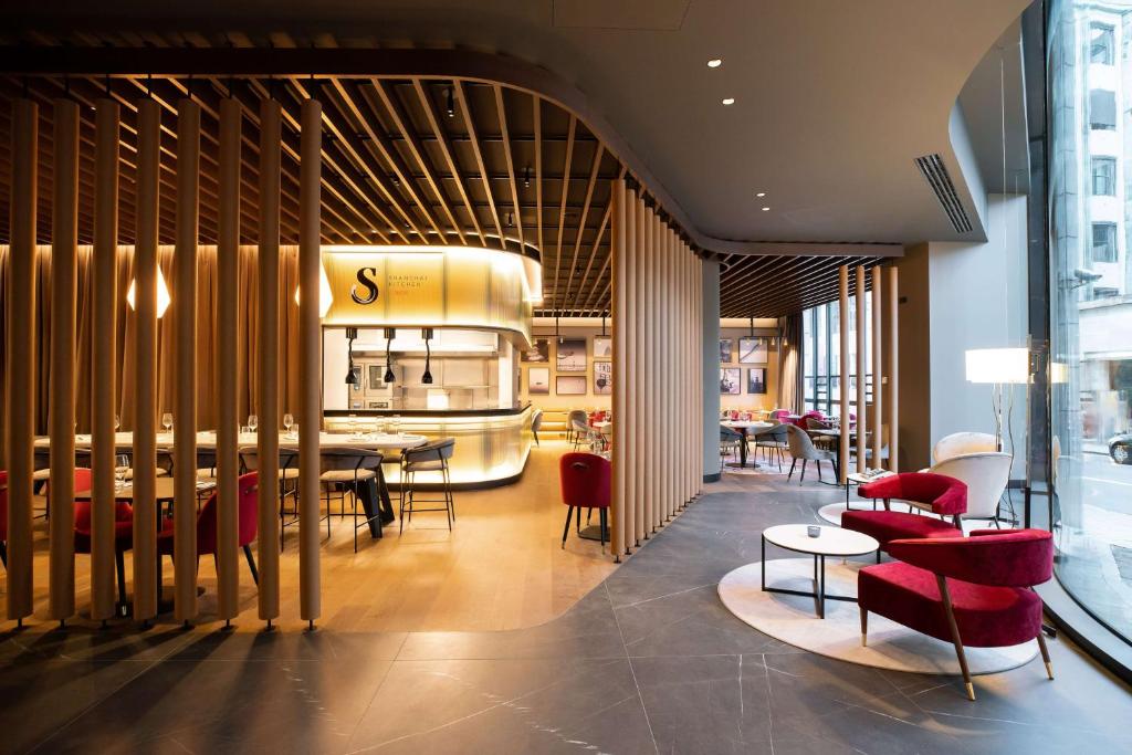 radisson-collection-grand-place-brussels-wellness-hotels-belgium-5 Radisson Collection Grand Place Brussels Wellness Lobby