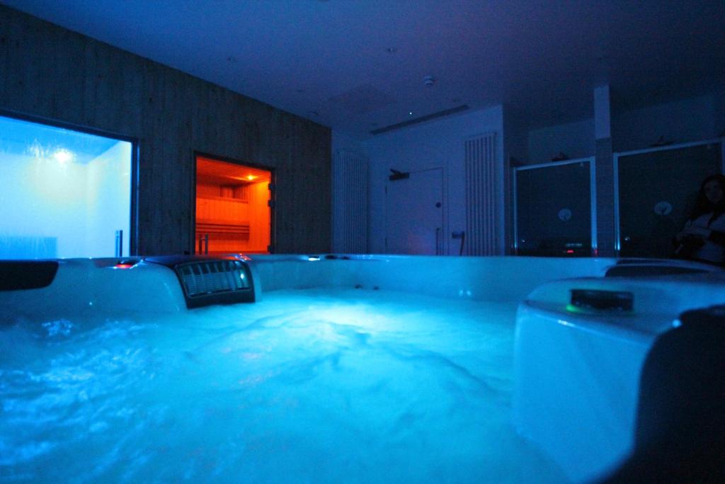 Yarrow Hotel Wellness UK Jacuzzi